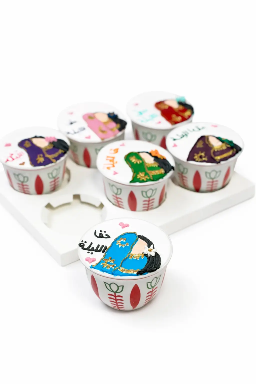 6 hag Al Lilah cakes in cups